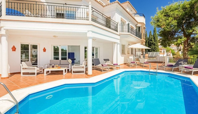 Indulge in Luxury at Casa La Imaroga: Your Home Away From Home
