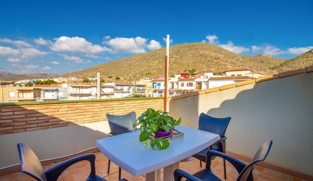 Inviting vacation apartment in authentic environment by the sea.