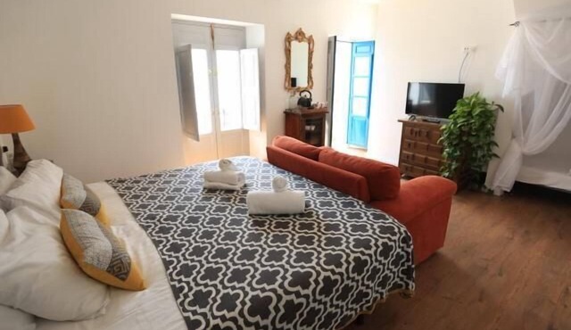 Junior Suite-Private Bathroom