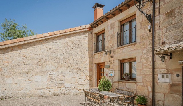 La Cabaña - Rural House in Burgos: 5 Bedrooms and Mountain Views