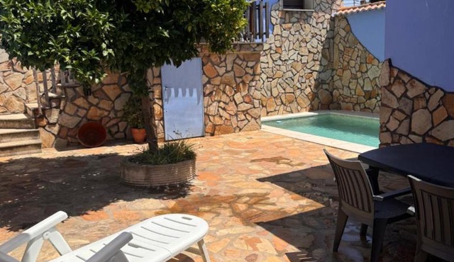 La Casa del Pueblo con piscina y barbacoa