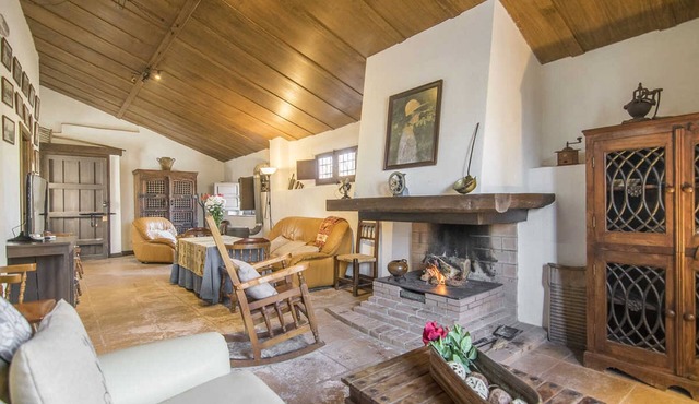 LA CASILLA, Beautiful Andalusian Cortijo with charm, totally restored for 7 pax