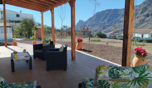 La Casita Fataga Sleeps 4 with Garden