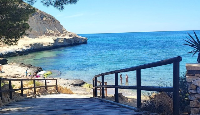 La Invincible Terreros in der 1. Reihe des Strandes by Interhome