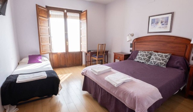 La Judería Segovia Lodging - Room for 3
