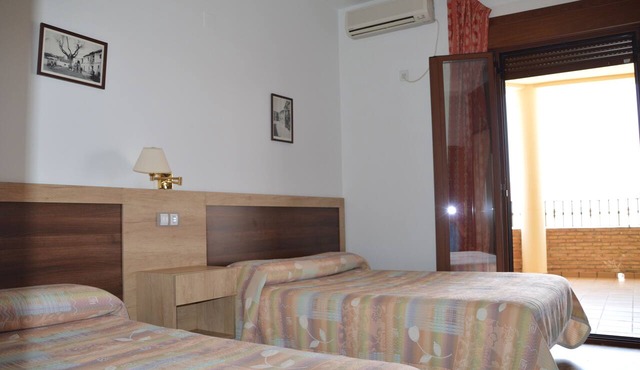 Labella Hostal Restaurante in La Calahorra