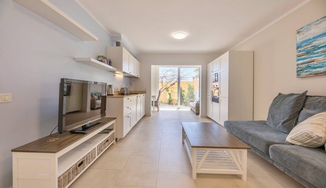 large bright 3 bedrooms 3 bathrooms garden quiet Wi-Fi