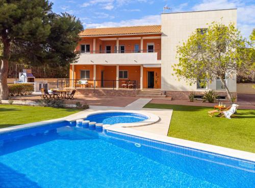 Large Sun Villa in Alicante with pool and BBQ