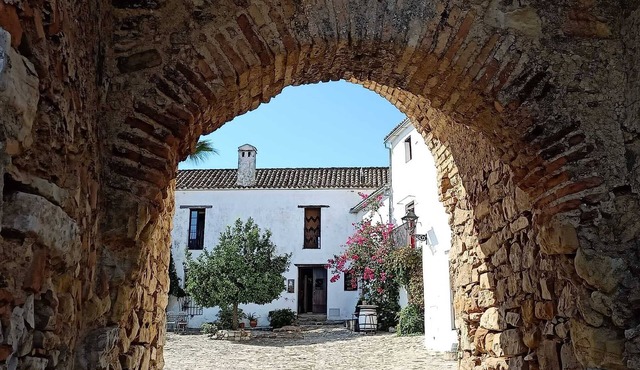 Lodging in a medieval hamlet, a wonderful experience. Restaurant,Info Point.Sl 3