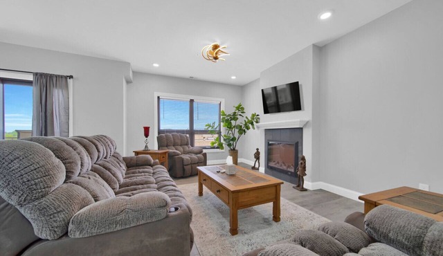 Lofty Riverview Retreat - Great views & downtown! in Port Huron