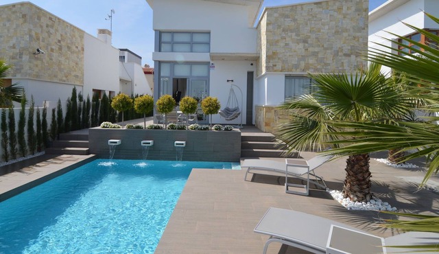 Lovely Villa in Ciudad Quesada with Private Pool