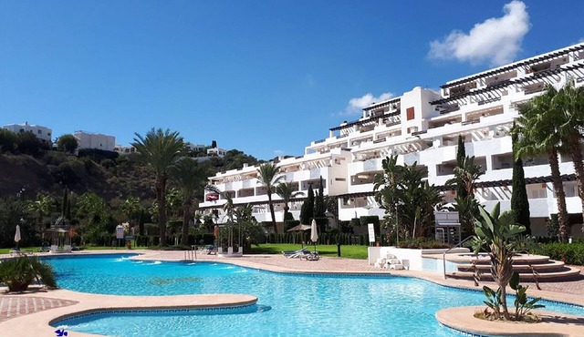 LOW WITH PRIVATE TERRACE IN FRONT OF THE POOL and JACUZZI. 500M BEACH