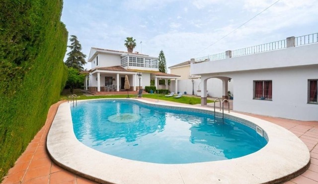 Luxurious house with swimming pool just minutes from Seville