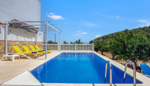 Lux Villa with Heating Pool, Air Conditioning, Starlink & BBQ near Cullera Beach