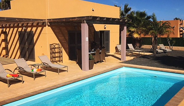 Luxury 3Bed Villa, Large Heated Pool, Wifi, Sun Terrace, Sea & Golf Course Views