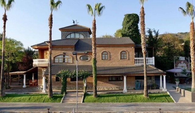 Luxury Andalusian Villa | El Balcon | 7 bedrooms | Tennis Court | Pool Table | Baena