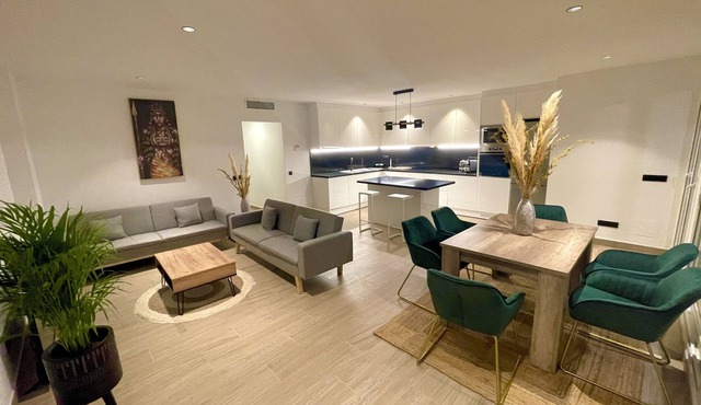 LUXURY APARTMENT MARINA BOTAFOCH