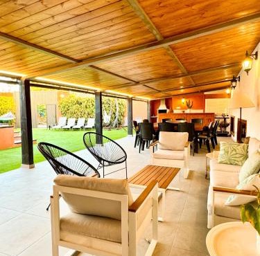 Luxury Banana Haven Villa with pool by CanaryScape