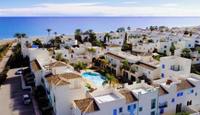 Luxury beach house 50 meters from the beach, located in a closed community.