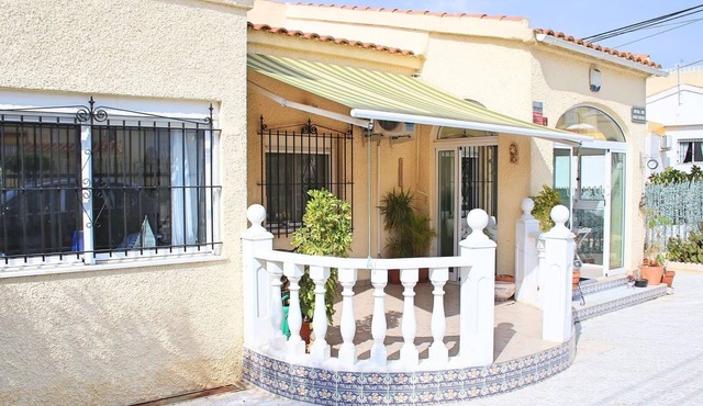 Luxury Detached Villa Near Ameniti with Private Terrace, Wi-Fi and Air Conditioning