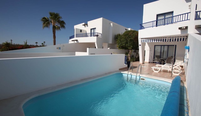 Luxury quiet southfacing Villa in Marina Rubicon with Free Wifi & heated pool