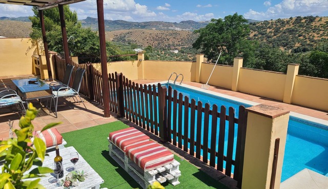 Luxury villa with a private pool in Granada.