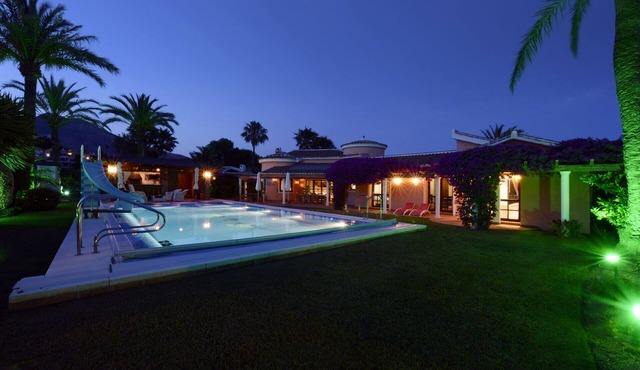Luxury Villa in Benalmadena, privacy, heated pool & Jacuzzi