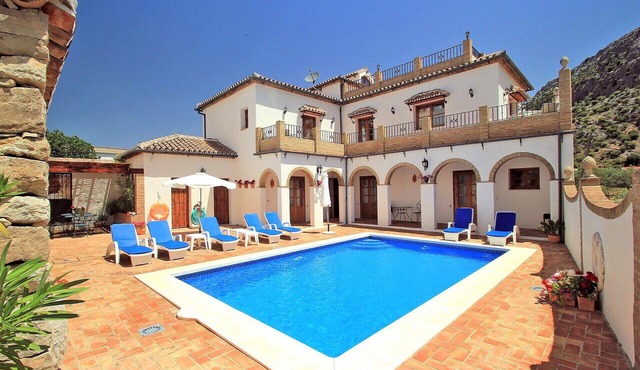Magnificent luxury villa,sleeps 8,own pool, wifi, Montejaque,Ronda area