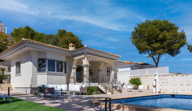 Magnificent villa with private pool -Golf Bonalba!