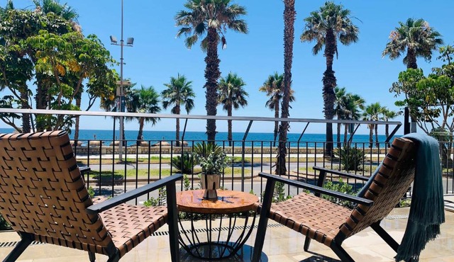 Malagueta Beach Front Luxury Apartment by Rent Me
