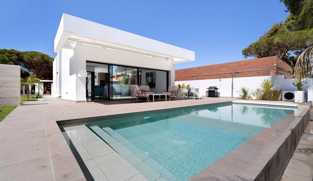 Maria del Mar Sea Villa with Private Pool, Gym & Wi-Fi