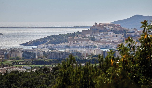 Mediterranean Finca style with pool and amazing sea views very close to town