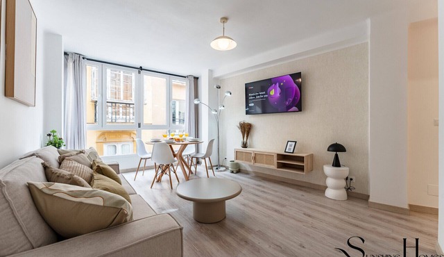 Modern 2BR Apartment in Málaga Historic Centre – Walk Everywhere REF068
