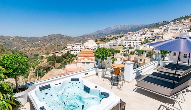 Modern apartment in Competa with Mountain View, Shared Pool & Wi-Fi