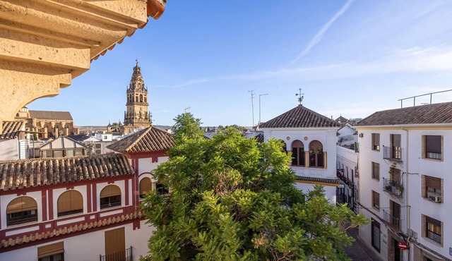 Musical stay, the Mosque and Jewish Quarter nearby