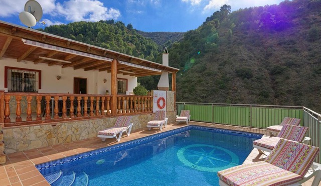 Nature lovers villa w/ countryside views, pool, terrace + air con, close to beach