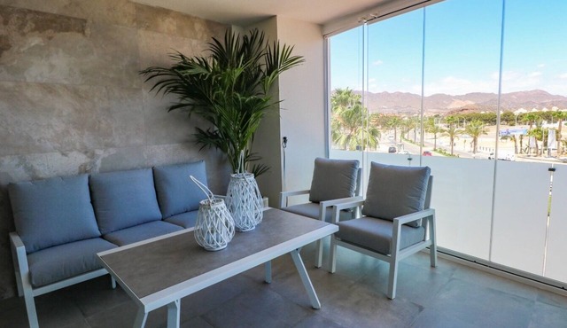 New, modern and central apartment two minutes from the beach.