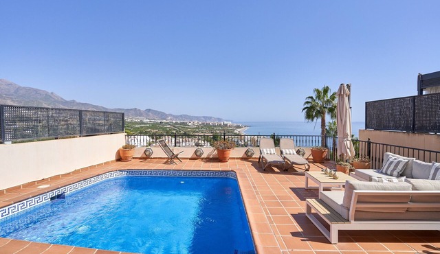 Newly renovated Luxury Villa-Panoramic Sea & Mountain Views-Private Pool-Walk to Beach