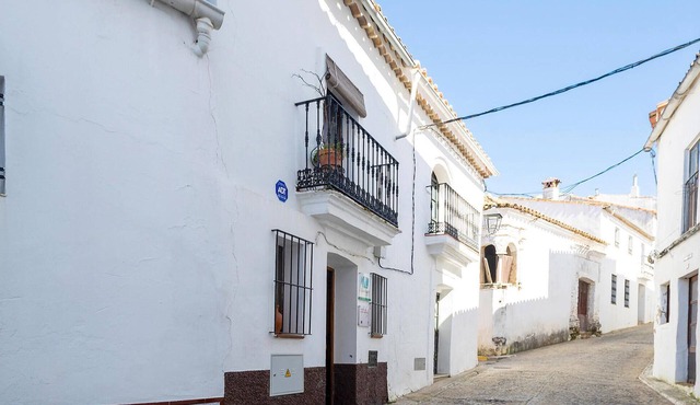Nice home in Castaño del Robledo