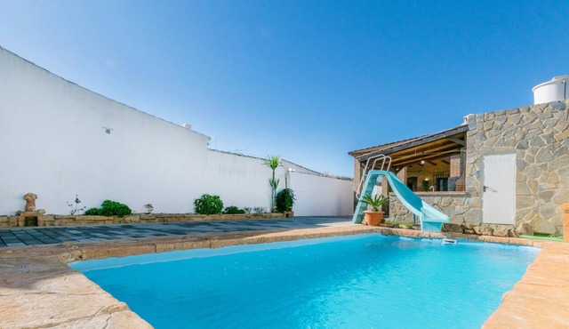 Nice home in Casariche