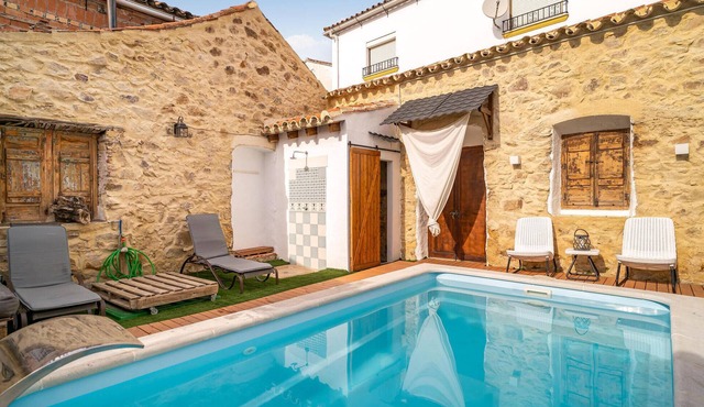 Nice home in El Colmenar