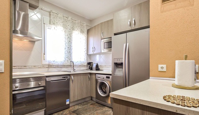 Nice home in Navaluenga with kitchen in Navaluenga