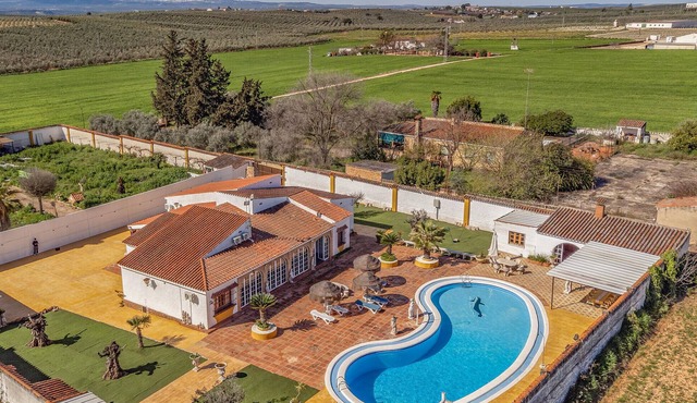 Nice home in Puente Genil