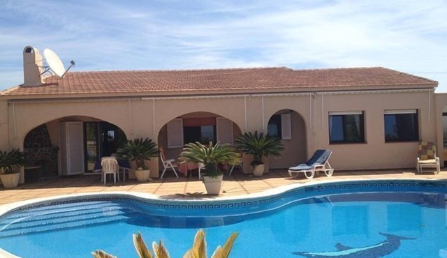 Nice house for 6 people, Dream Pool & Parking & Wifi & Air Conditioning