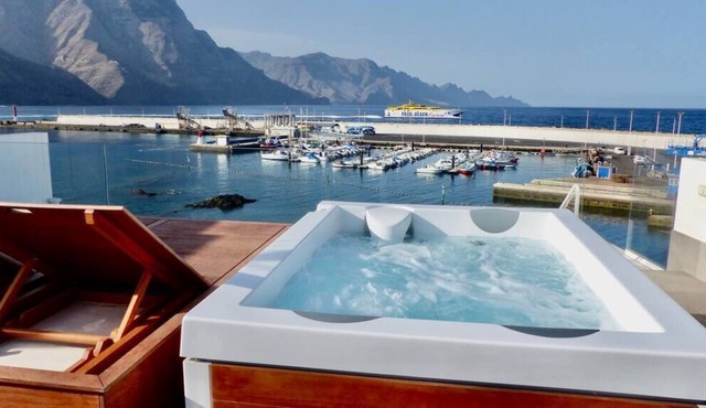 Ocean Views & Rooftop Jacuzzi in Agaete
