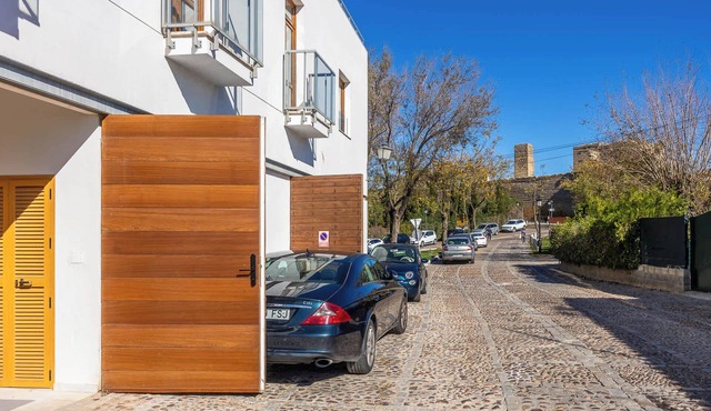 One of 3 identical for 4 can be let together to sleep 12 opposite the Parador de Carmona - Casa Xanadu