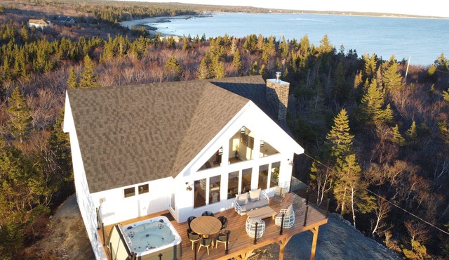 Panoramic Seaside Escape in Hunts Point