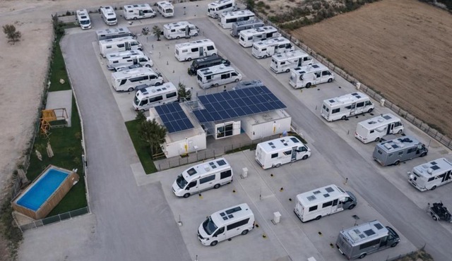 Parcela autocaravana o tienda propia - Lomas de Balsares camper Park