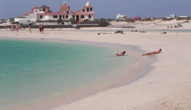 Perfect location in El Cotillo, ground floor 2 bedroom apartment