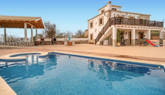 Pet friendly home in Algarinejo